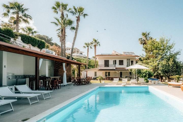 Villa per 12 persone, con piscina e giardino nonché panorama in Capo Vaticano