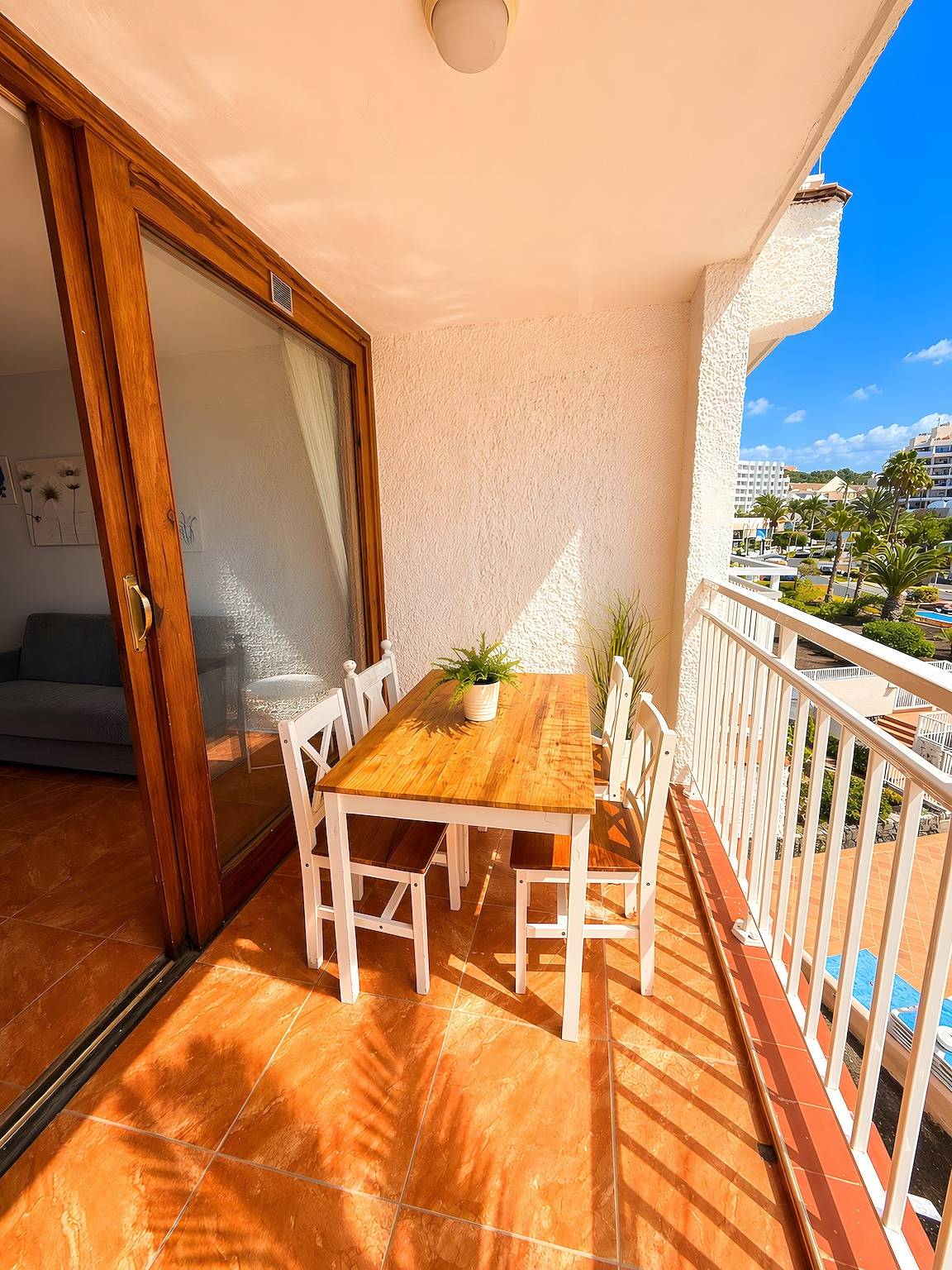 Ganze Wohnung, Ferienwohnung 'Yaiza’s' mit Meerblick, Gemeinschaftspool und Wlan in San Eugenio Alto, Adeje