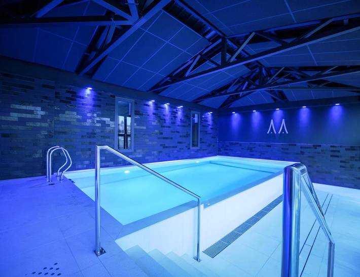 Hôtel pour 2 personnes, avec sauna et vue ainsi que terrasse et piscine dans Plan D Eau De La Cantache - 4