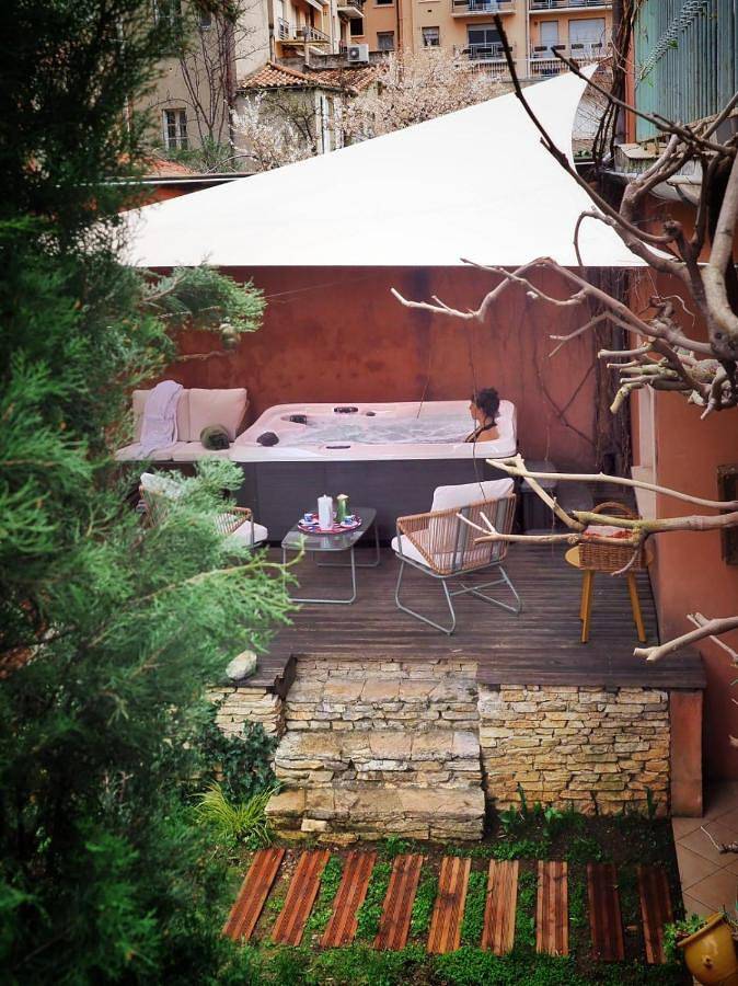 Maison d’hôte pour 4 personnes, avec jacuzzi ainsi que piscine et jardin