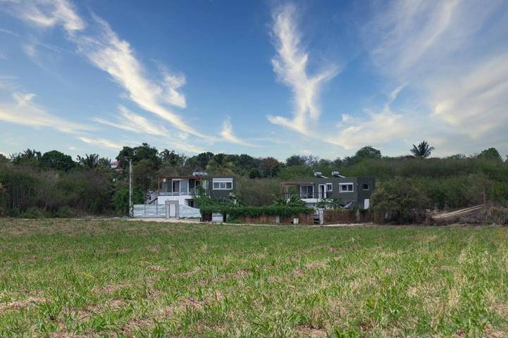 Gîte pour 4 personnes, avec jacuzzi ainsi que piscine et jardin, adapté aux familles à Petit-Canal - 3