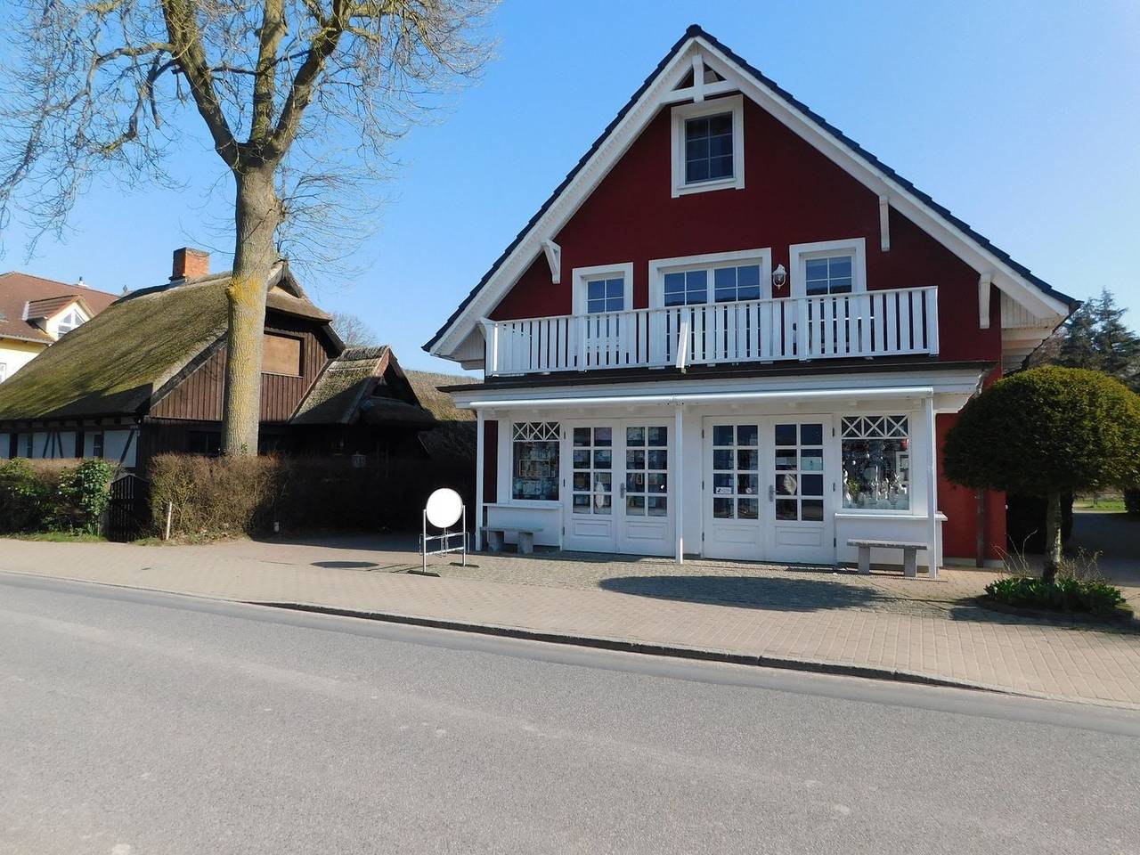 Ganze Wohnung, Ferienwohnung "Seerose" - im Obergeschoss ca. 75 m² für 2-4 Personen im Ortskern in Ahrenshoop, Fischland
