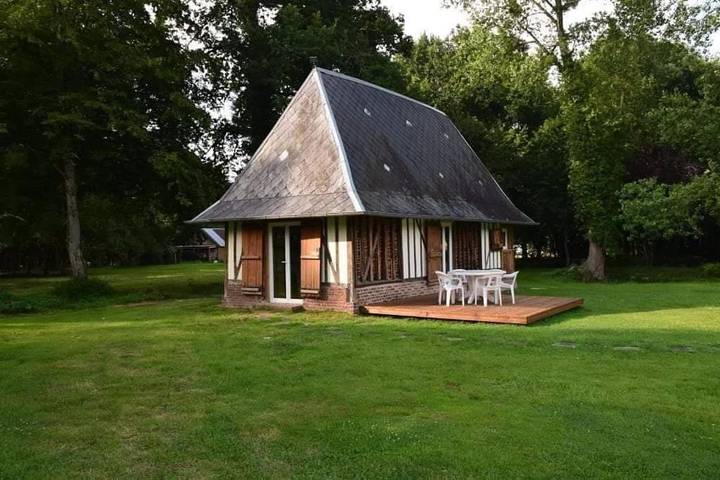 Location de vacances pour 7 personnes, avec piscine ainsi que terrasse et jardin, animaux acceptés à Saint-Étienne-l'Allier - 2