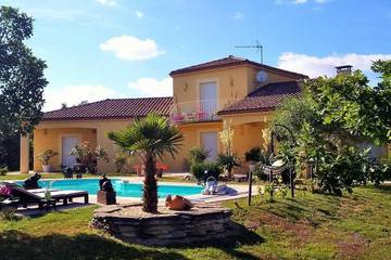 Gîte pour 4 personnes, avec jardin à Lalbenque