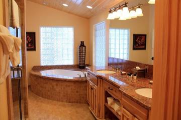 Log Cabin for 10 People in Wawona, Mariposa County, Photo 2