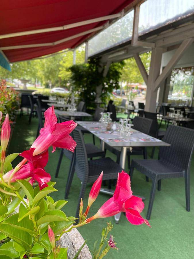 Logis Hotel Noemys Brive - Restaurant Le Teinchurier in Brive-la-Gaillarde, Région de Brive-la-Gaillarde