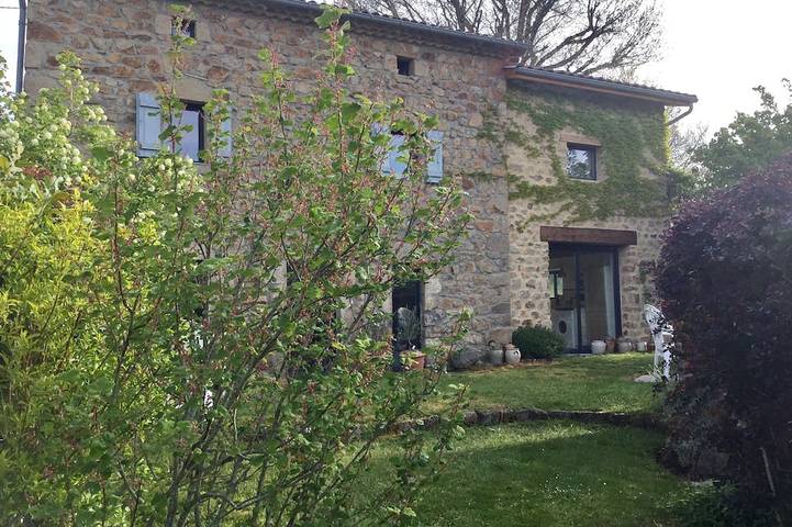 Gîte pour 8 personnes, avec jardin à Domaize