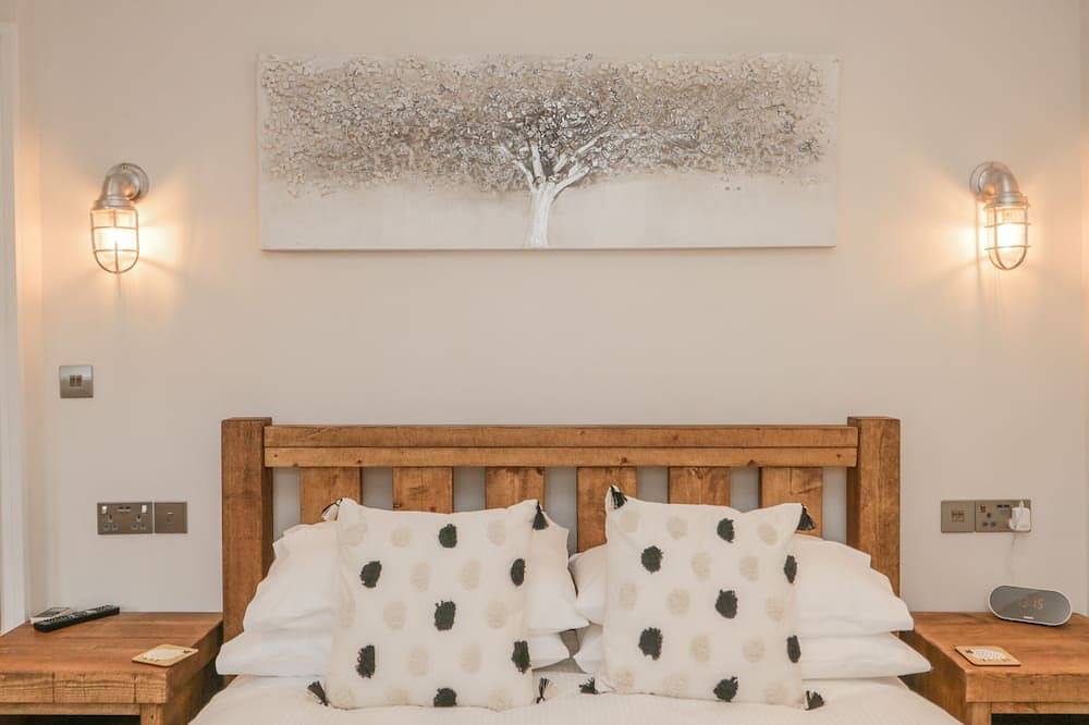 Oak Cottage, pet friendly, character holiday cottage in Windermere in Bowness-on-Windermere, Lake District