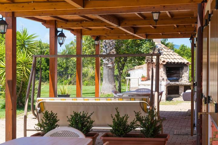Entire apartment, Charming Holiday Home 'Casolare di Campagna' with Garden and Terrace in Alghero, Sassari Province