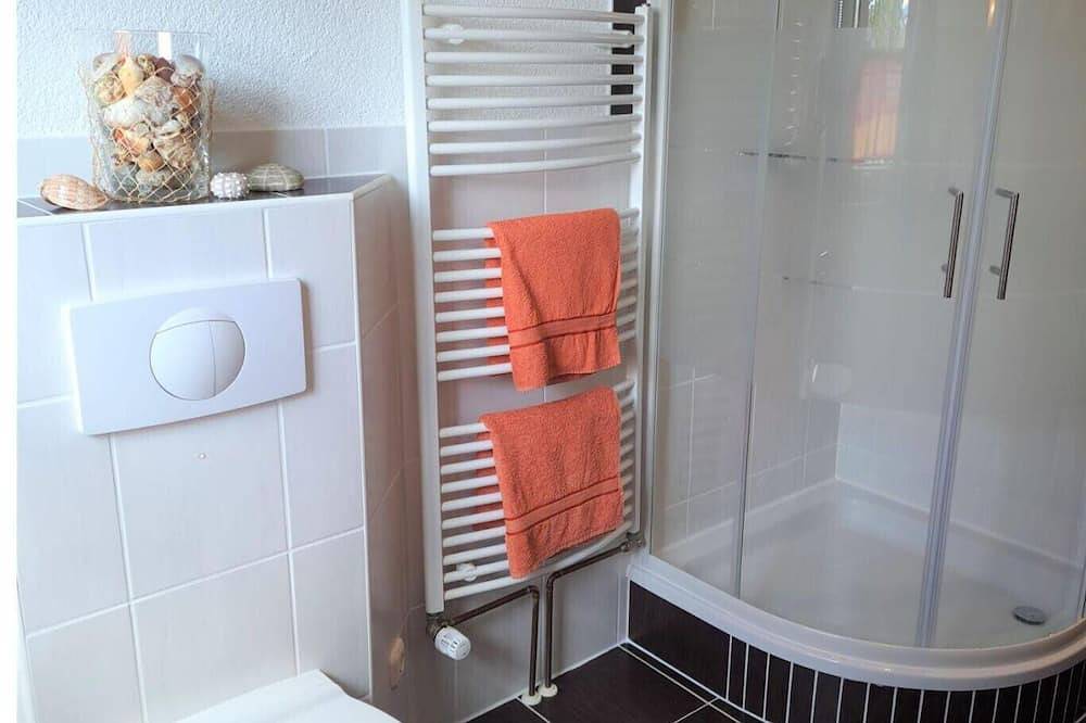 Ganze Wohnung, Ferienwohnung '1' mit gemeinsamer Terrasse und Wlan in Lindow, Ruppiner Seenland