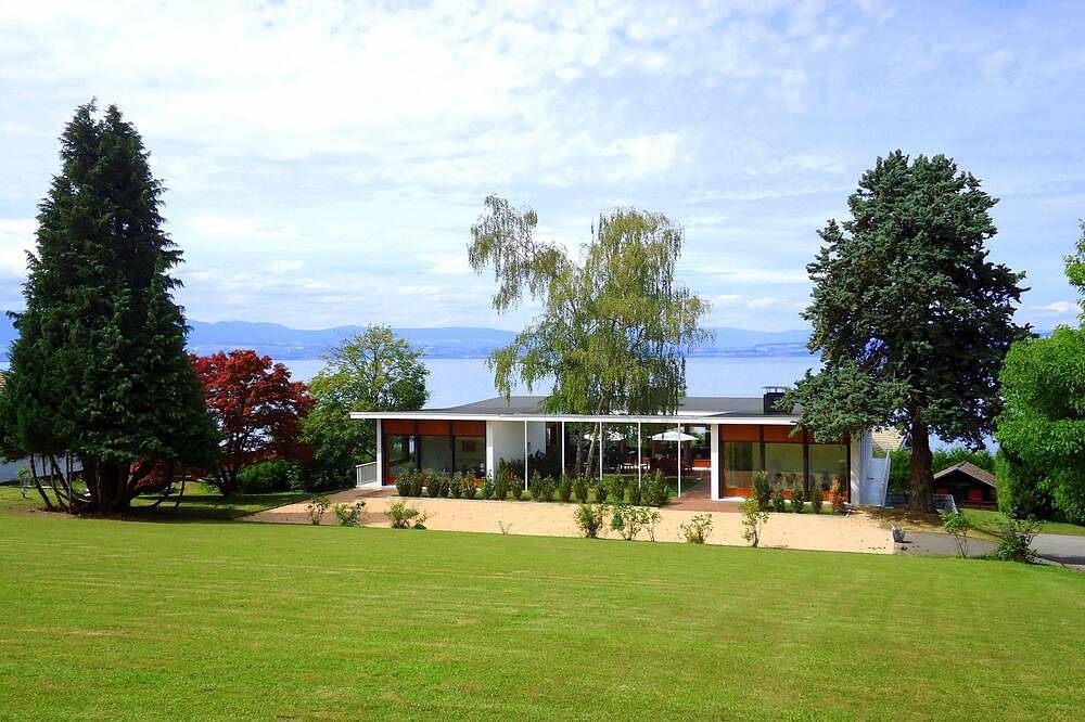 Evian, Stunning Views of Lake Geneva, 300 m from 5-star Royal Hotel in Neuvecelle, Thonon-les-Bains region