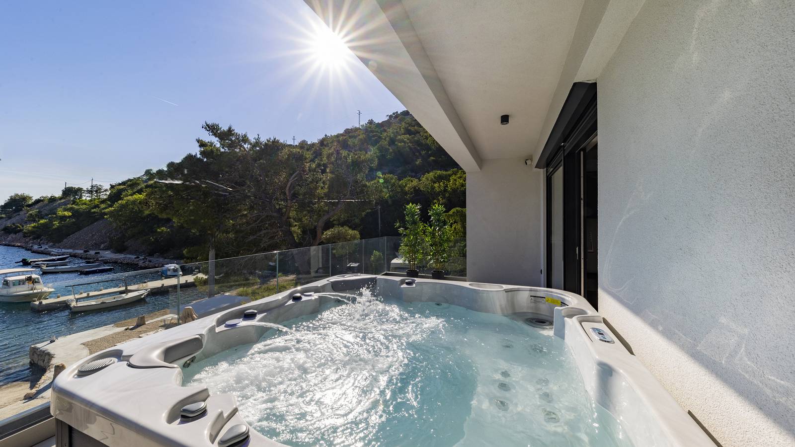 Villa Palazzo Maestral beachfront by Villas Guide in Baric Draga, Naturpark Velebit