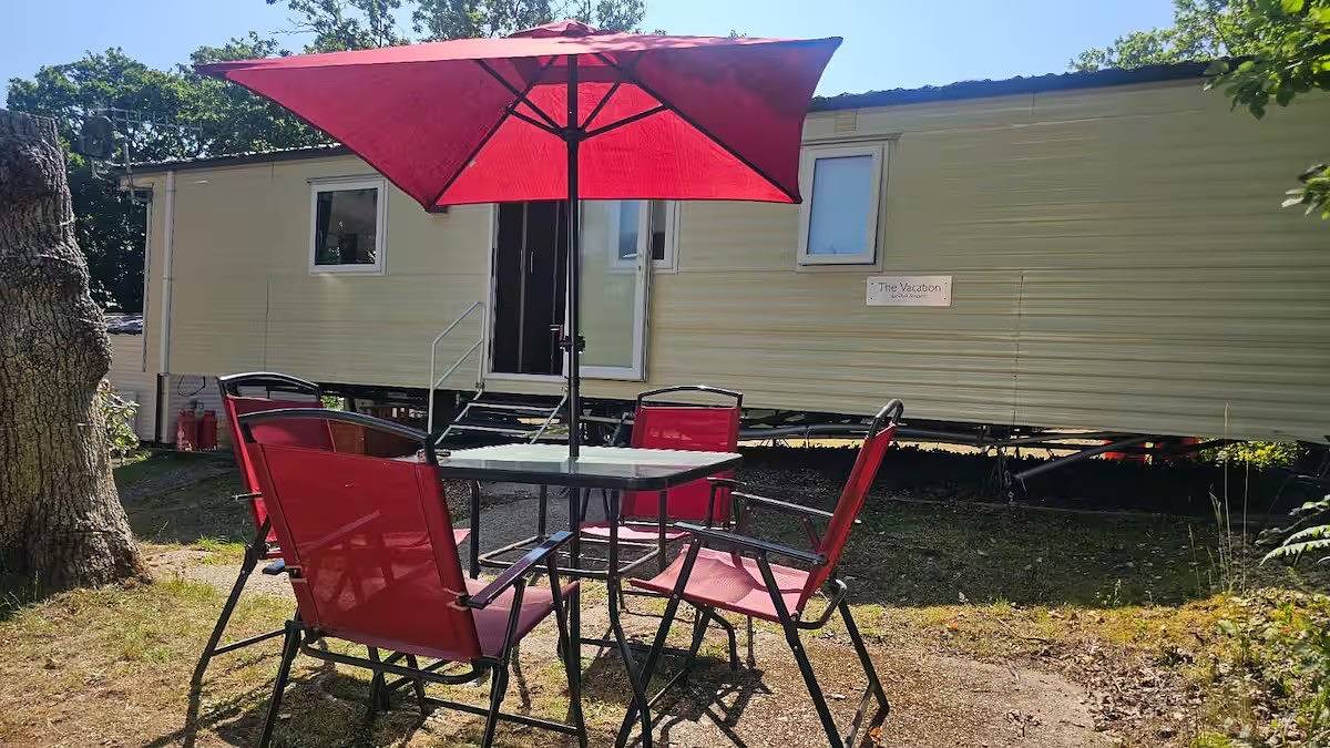 Cabin Sleeps 6 with Garden and Pets Welcome in Calbourne, Isle of Wight