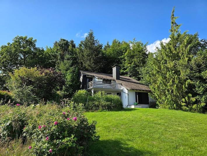 Location de vacances pour 4 personnes, avec vue ainsi que terrasse et jardin, animaux acceptés dans Longfaye