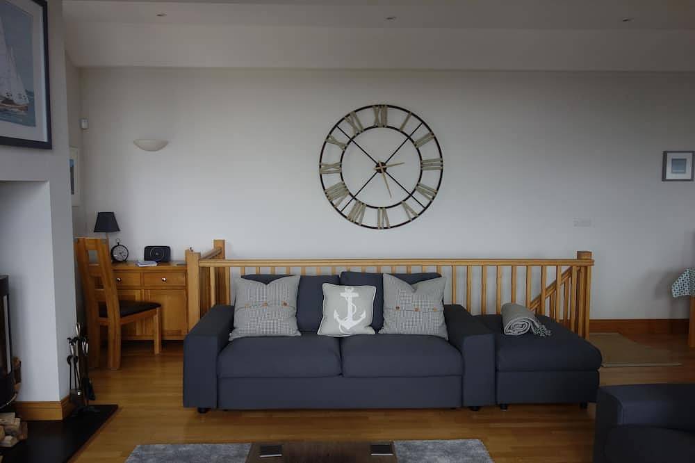 Stunning spacious house incredible views to estuary sleeps 6 pet, near St Mawes in Cornwall