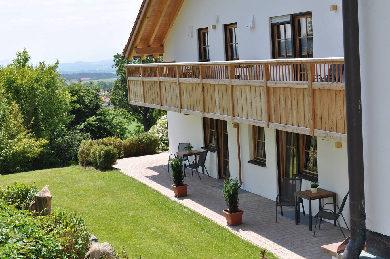 Ganze Wohnung, Ferienwohnung 'Waldesruh' mit Gartenblick, privatem Balkon und Zugang zum Gemeinschaftsgarten in Dietmannsried, Bayerisch Schwaben