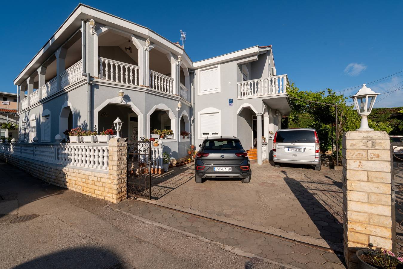 Ganze Wohnung, 3-Zimmer-Ferienwohnung mit Terrasse und Meerblick Sukosan, Zadar A-24601-b in Sukosan, Zadar