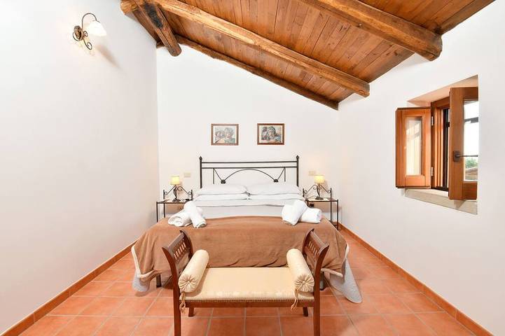 Ferienwohnung für 4 Personen, mit Terrasse und Garten in Santa Maria di Castellabate