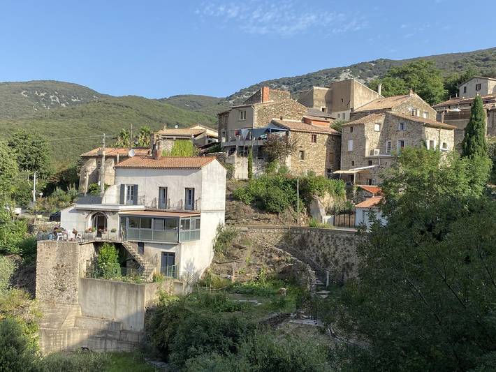 Gîte pour 6 personnes, avec jardin à Cabrerolles