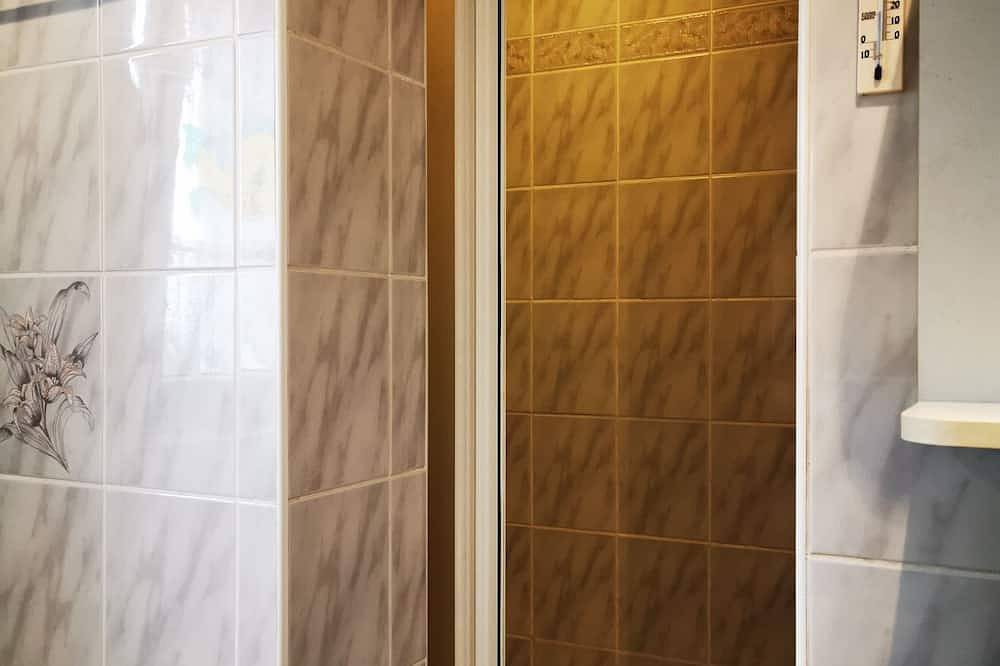 Ferienhaus am Niegripper See mit Pool in Burg bei Magdeburg, Elbe-Börde-Heide