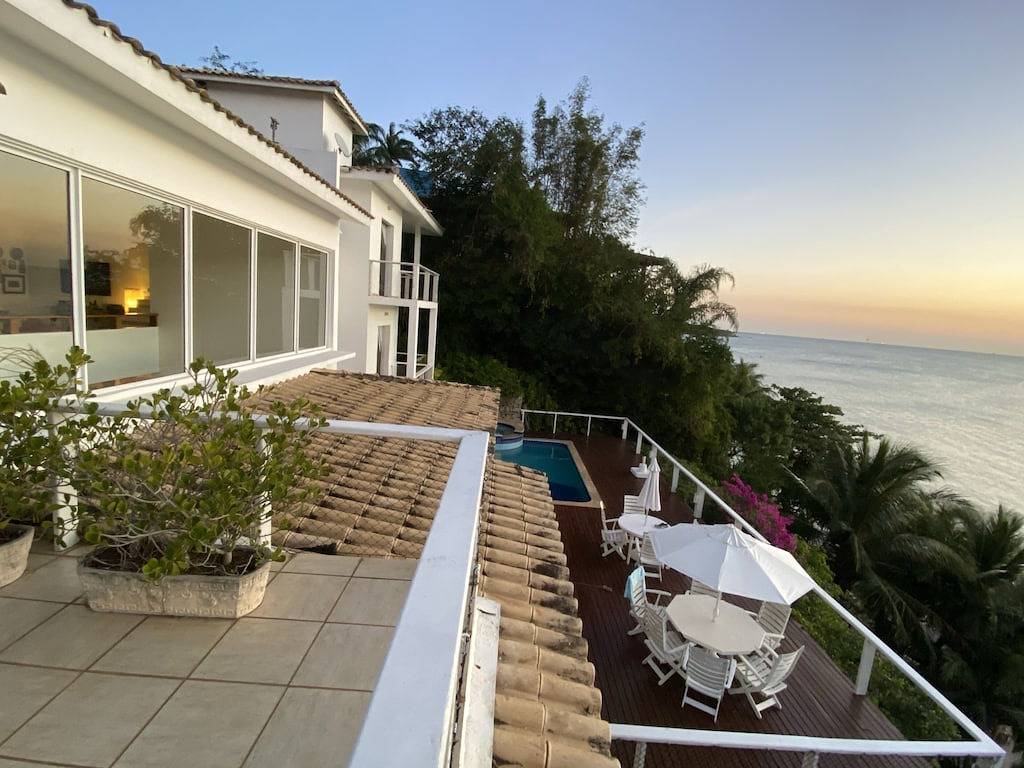 Oceanfront Movie House, Schlafmöglichkeiten für 14 in Cambaquara, Ilhabela