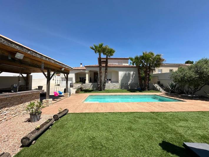Chalet para 8 personas, con vistas además de jardín y piscina - 1