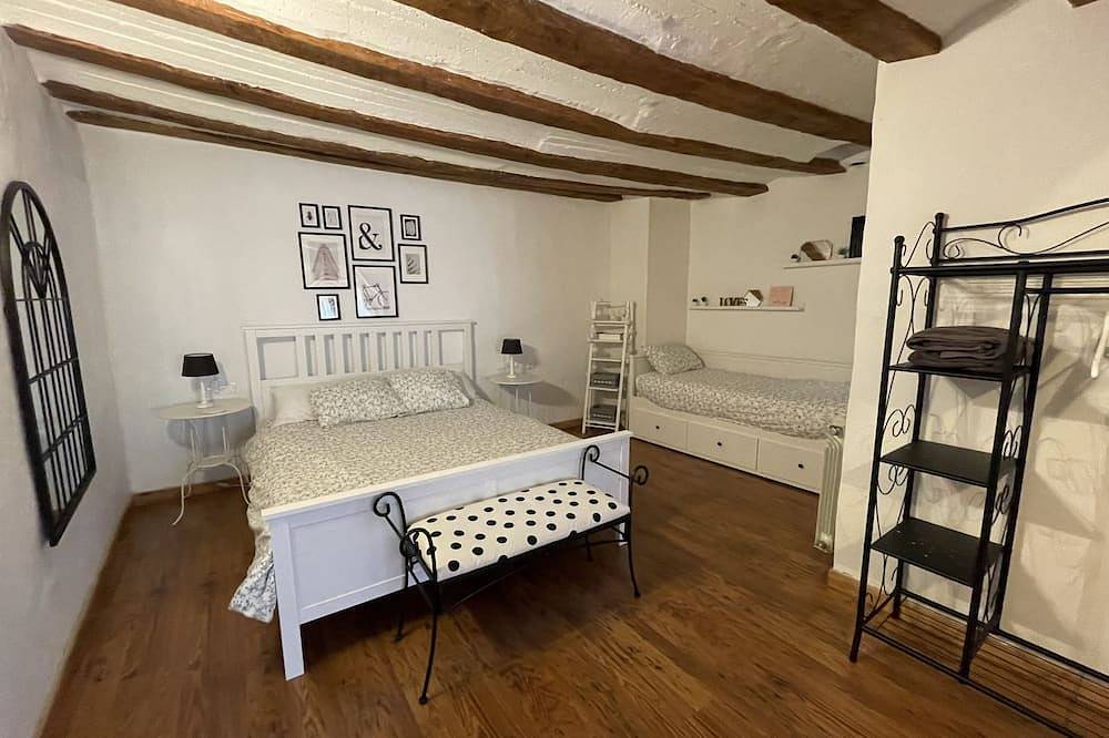 Entire apartment, Apartment \"The Almond Trees\" in Fuentespalda, Teruel Region