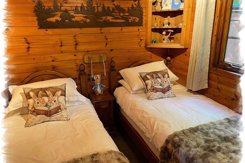 Blelham Tarn (Rustic yet modern cabin in tranquil woodland with own Ev charger) in Skelwith Bridge, Lake District