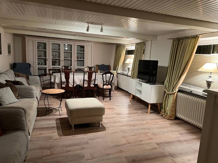 Holiday Home "Großes Reetdachhaus Langenhorn" with Garden, Terrace and Wi-Fi in Langenhorn, Nordfrisland