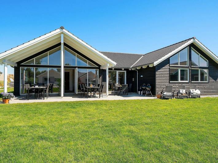 Ferienhaus für 16 Personen, mit Terrasse und Pool sowie Sauna in Olpenitz