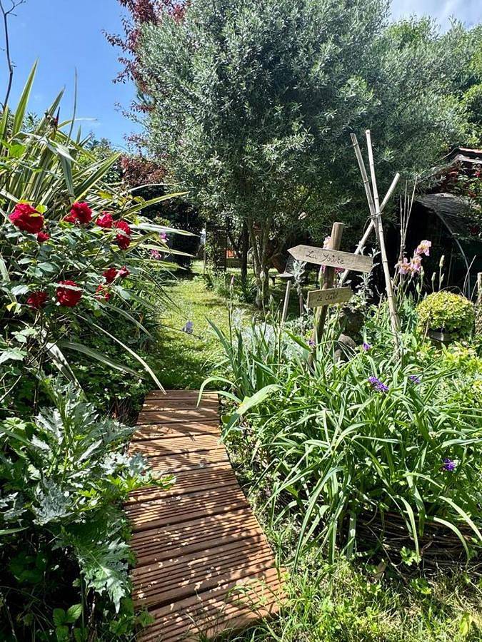 La Yourte climatisée du Jardin Caché in Marmande, Région de Marmande