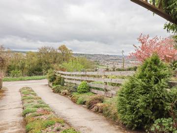 Log Cabin for 4 People in West Yorkshire, Yorkshire, Photo 1