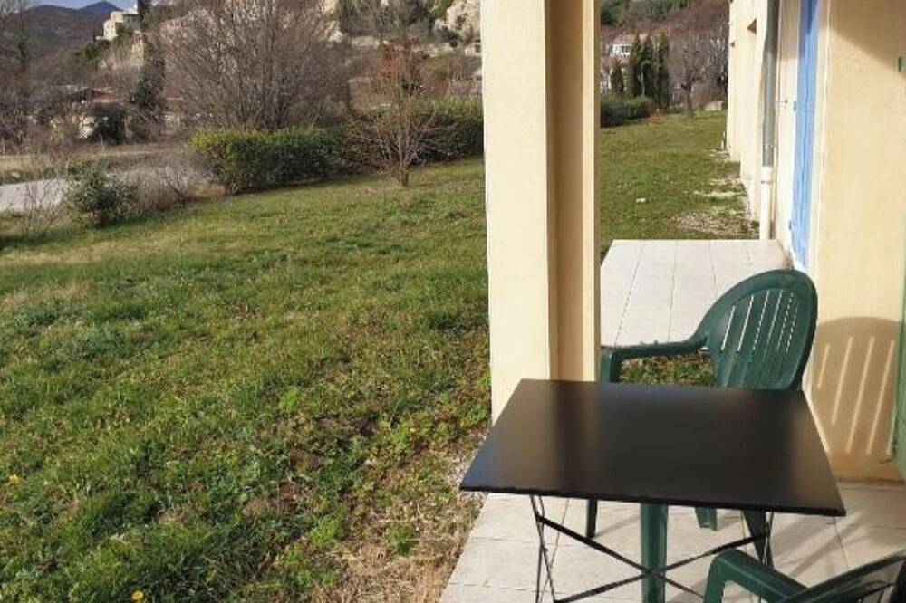 Entire apartment, Studio Montbrun-les-Bains, Le Hameau des Sources, village view and Mont Ventoux in Montbrun-les-Bains, Nyons region