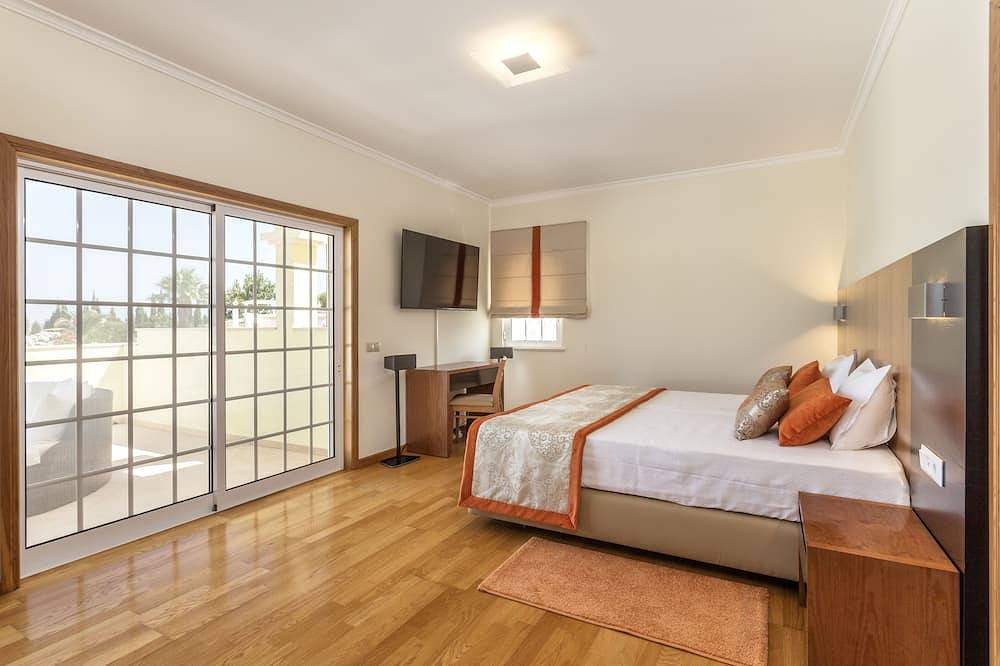 Luxuriöse mediterrane Villa mit beheizbarem Pool und Fitnessraum in Montes de Alvor, Alvor