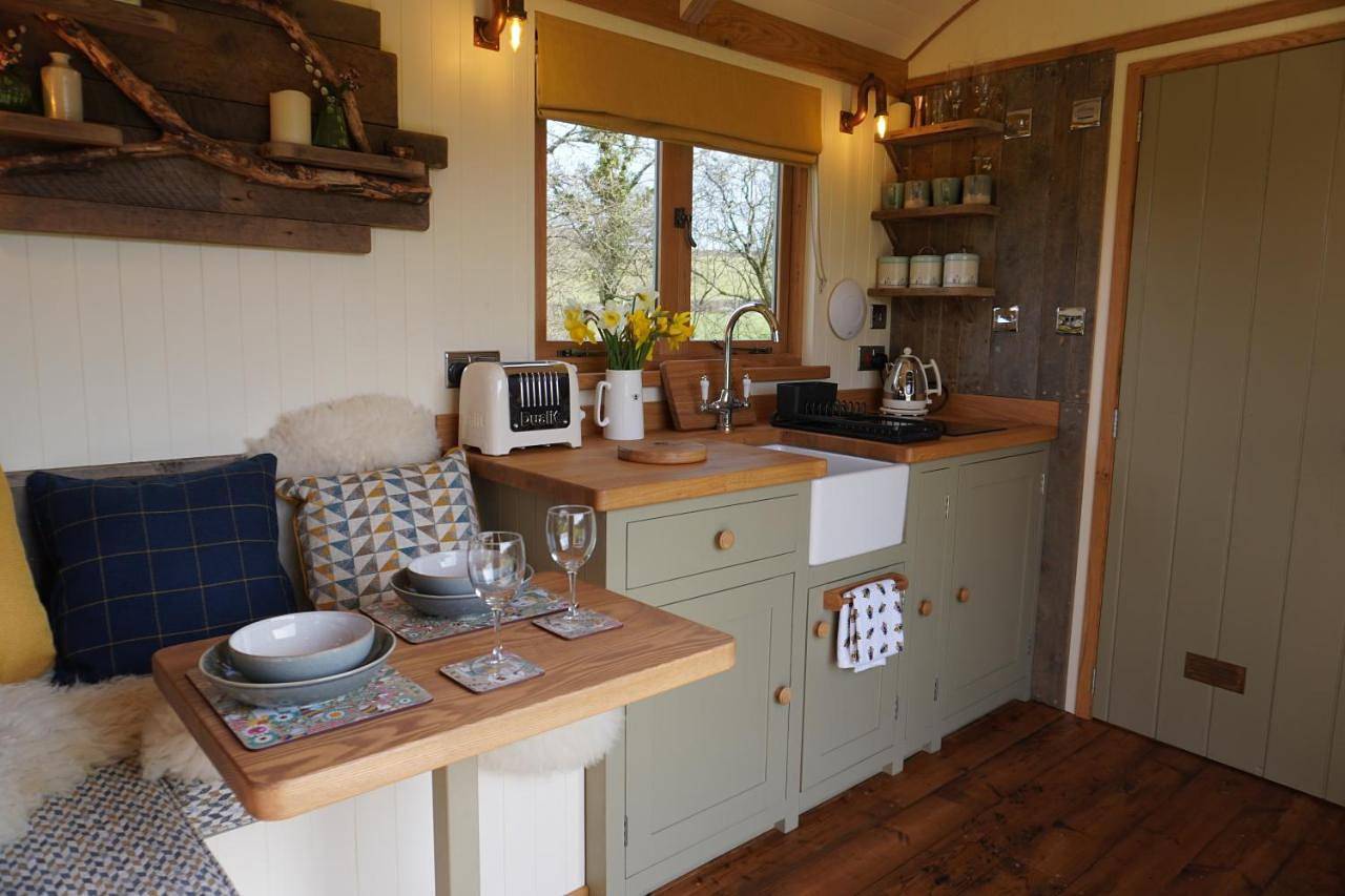 Little Ash Glamping - Luxury Shepherd's Huts in Trusham, Dartmoor