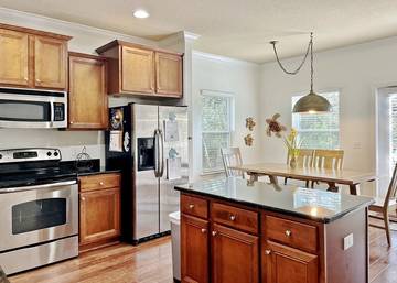 Cabin for 8 Guests in Emerald Coast, Walton County, Picture 2