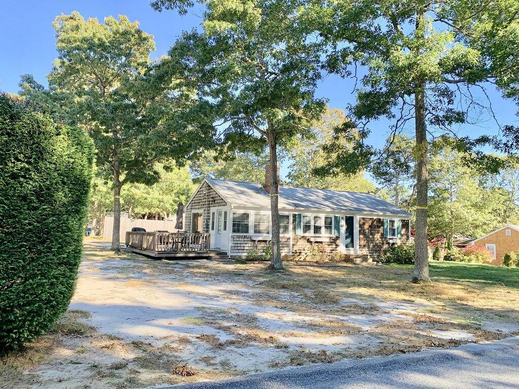 Quiet neighborhood, great for kids, 4 miles from Corporation beach! in Dennis, Cape Cod