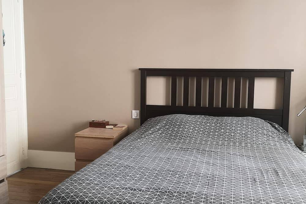 Apartamento entero, In the heart of a lively district, Wi-Fi, shops, parks and transport nearby.  in París, Isla de Francia