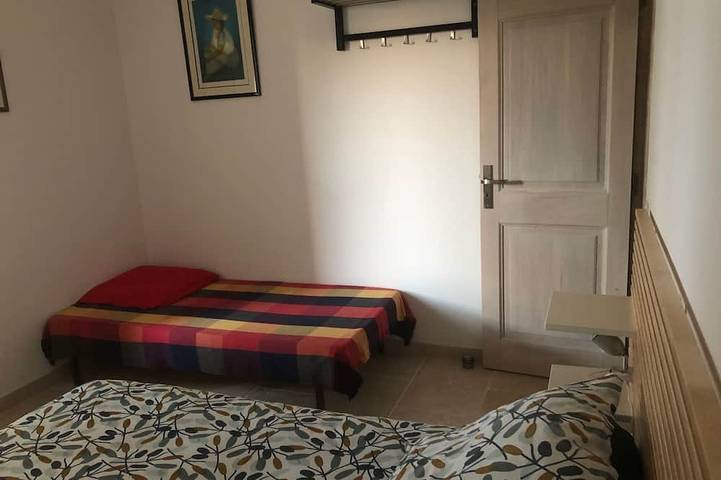 Komplette Unterkunft im 1. Stock eines provenzalischen Hauses mit freiem Blick auf die Teiche in Istres, Mittelmeerküste (Frankreich)