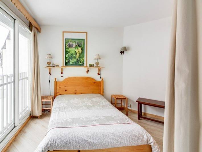 Entire apartment, Bright 2-room apt, sleeps 6, parking, near shops and skiing in Barèges, Pyrenees National Park