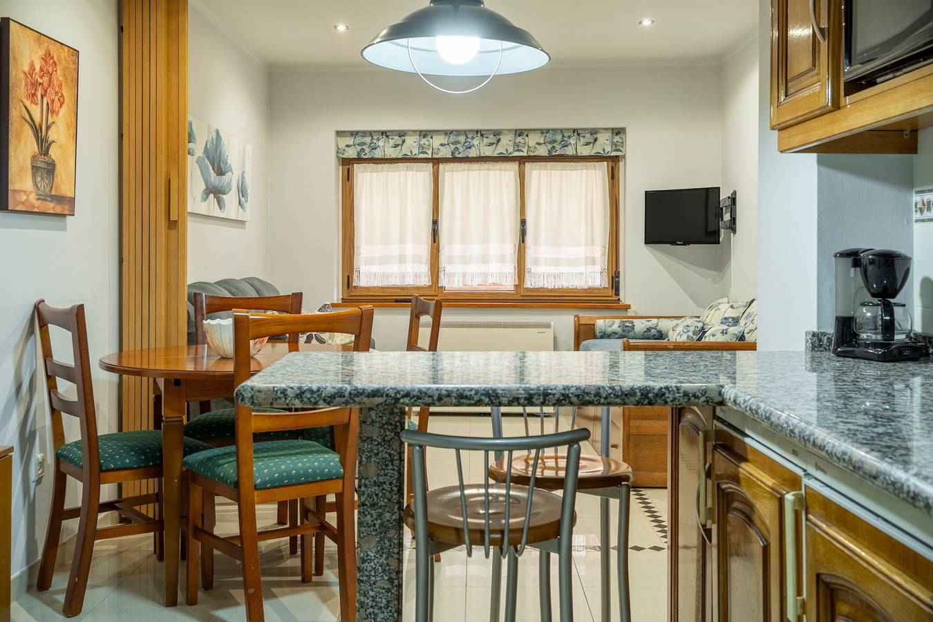 Entire apartment, Apartment 'El Fondón 2' in Cangas de Onís – Central, Pet-Friendly, Step-Free Access in Cangas de Onís, Asturias Province
