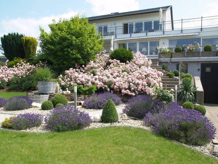 Ferienhaus für 2 Personen, mit Terrasse und Garten sowie Ausblick in Brauneberg