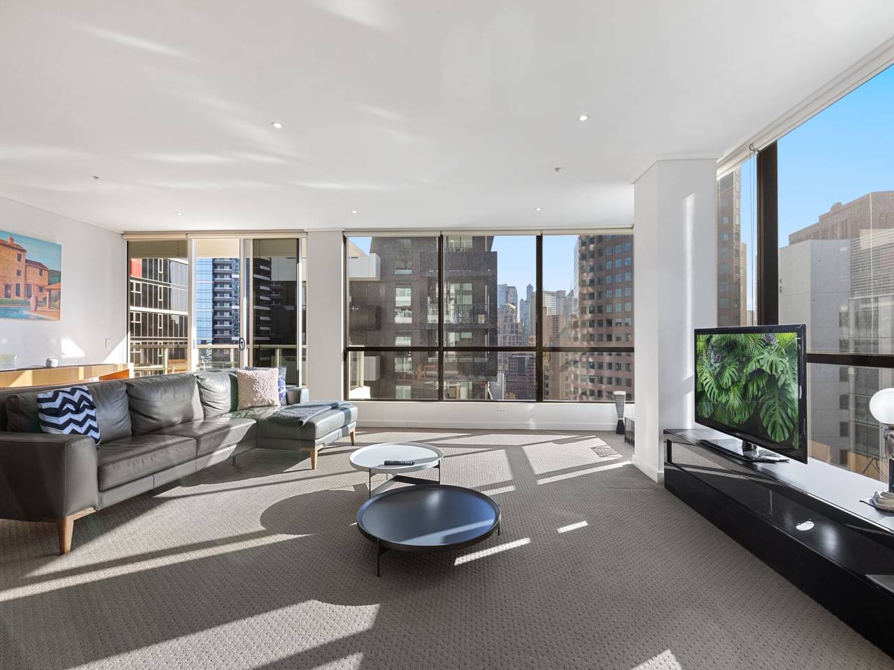 Entire apartment, 2-Bed Inner-City Pad with Gym in Southbank, Melbourne