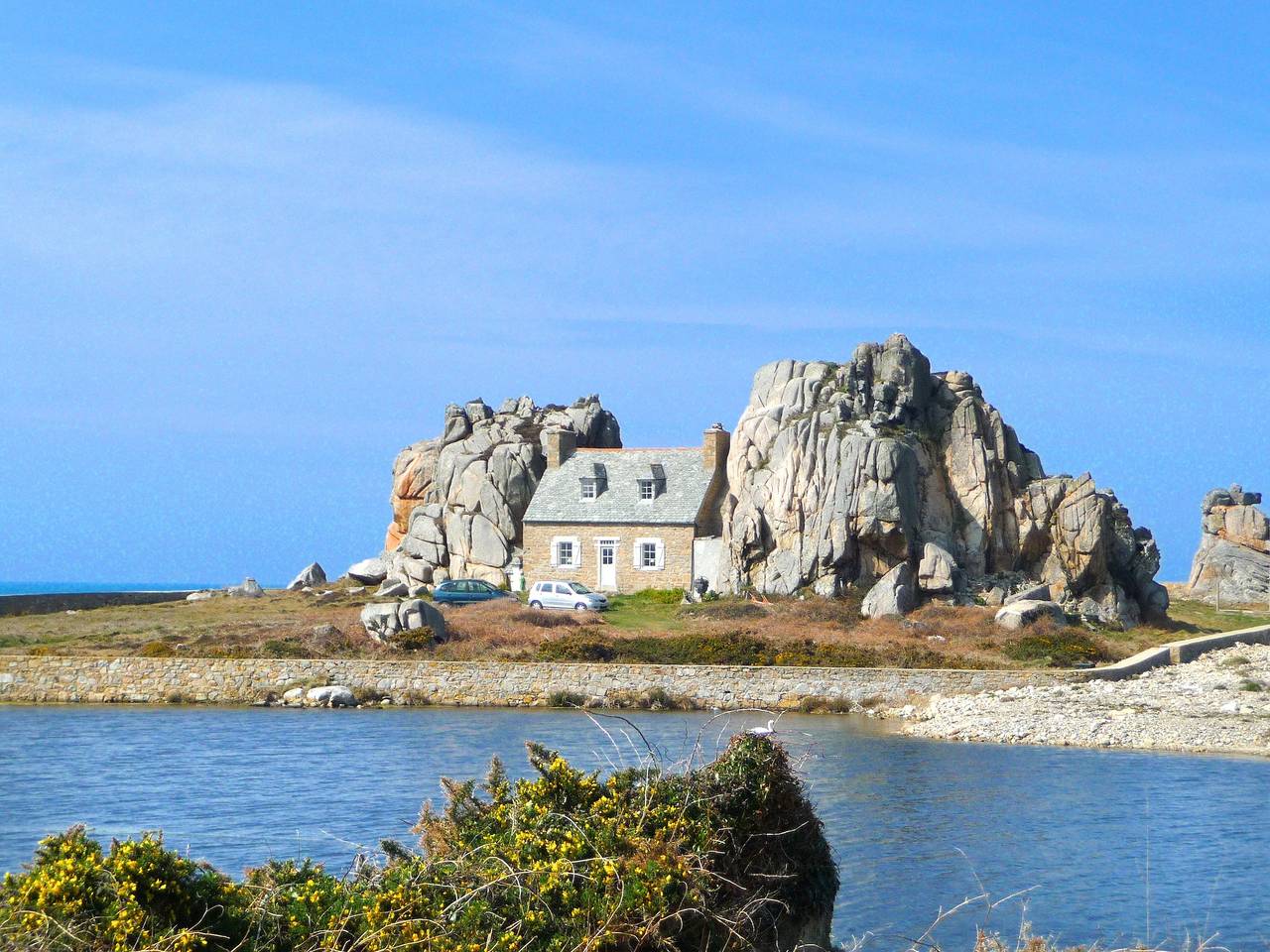 Casa con encanto en Plougrescant con jardín y estacionamiento. in Plougrescant, Costa de granito rosa