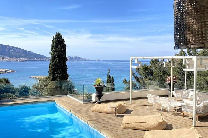 Villa pour 10 personnes, avec Terrasse et Jardin ainsi que Piscine et Vue dans Calanques