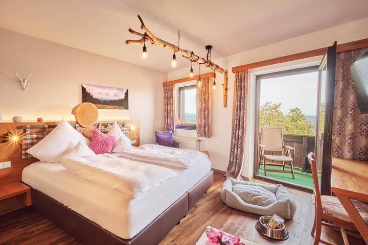 Hotel für 2 Personen, mit Balkon und Terrasse sowie Whirlpool und Garten in Mitterfirmiansreut