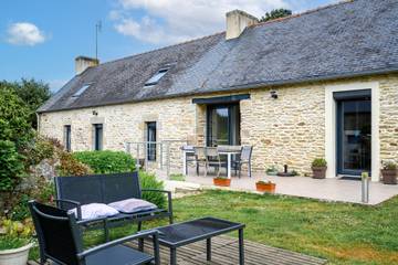 Gîte pour 7 personnes, avec jardin, adapté aux familles à Plonéour-Lanvern