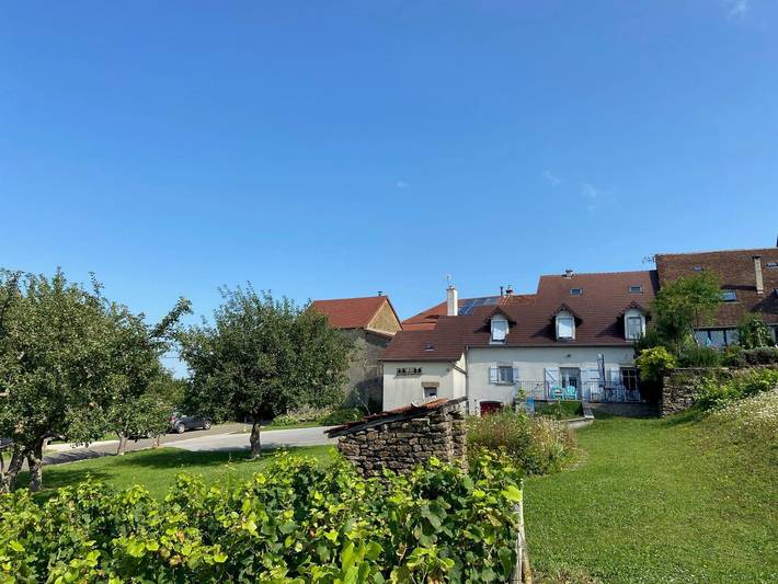 Gîte pour 6 personnes, avec Terrasse ainsi que Jardin et Vue à Menétru-le-Vignoble