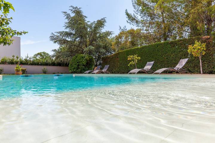 Gîte pour 2 personnes, avec jardin dans Thermes de Camoins les Bains