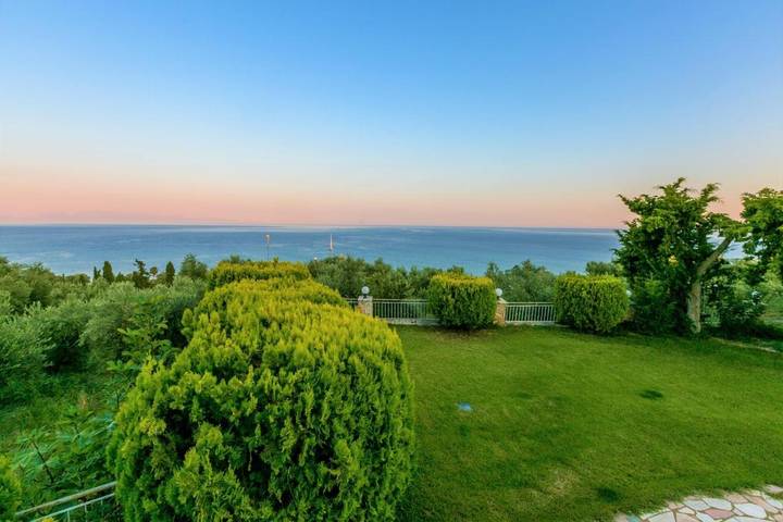 Location de vacances pour 6 personnes, avec vue et jardin, adapté aux familles à Koróni - 3